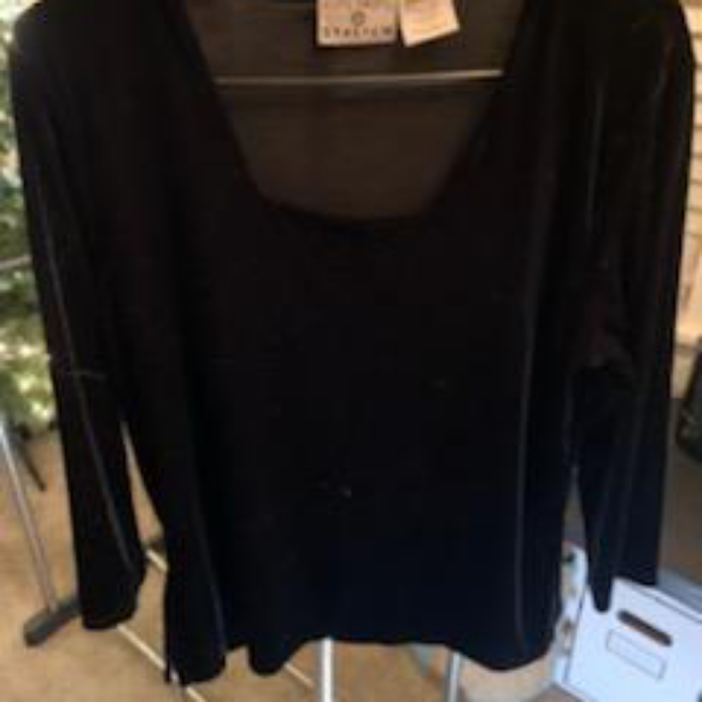 Kathy Ireland black shirt